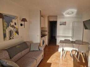 Appartement 2 Pièces avec Piscine et Parking - FR-1-504-663